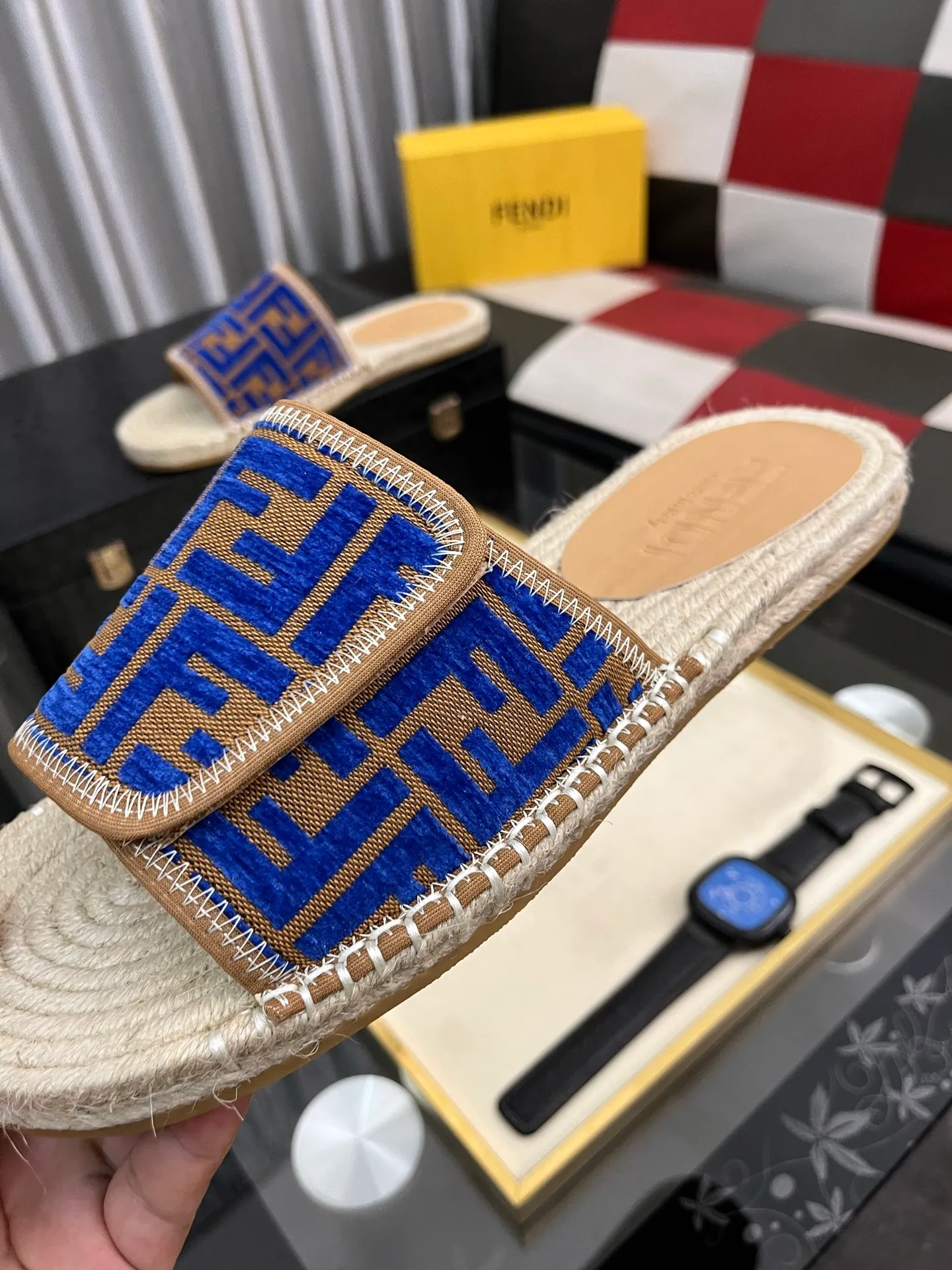 Men's shoes💰320⌚️⌚️[FENDI~Fendi slippers] High-end men's shoes brand official website 1:1 latest masterpiece: original mold customization, fabrics made of imported original materials, upgraded outsole, lighter, top quality in the market, simple and tasteful, a must-have for fashionistas, fashion is at your feet, full of confidence, the same style at the counter👍The season of summer slippers is here. Yardage: 38-44. Can be customized45.46.47